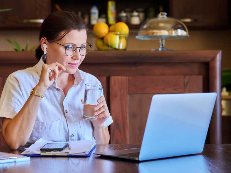 Kako priljubljena je psihoterapija online?